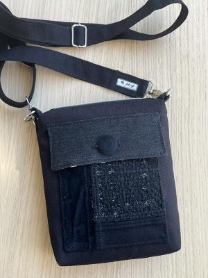 "Flickenwerk I mit Tasche" - SCHWARZ